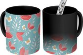 Magische Mok - Foto op Warmte Mokken - Koffiemok - Bloemen - Vlinder - Roze - Wit -Design - Magic Mok - Beker - 350 ML - Theemok