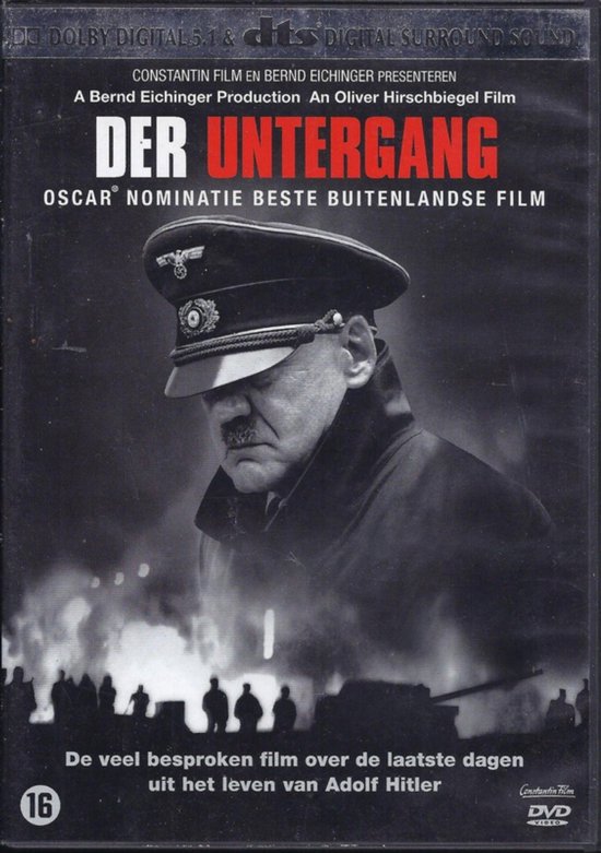 DVD-hoes "Der Untergang". Zwart met rode tekst. Een portret van Adolf Hitler in uniform, op de achtergrond brandende gebouwen en mensen.