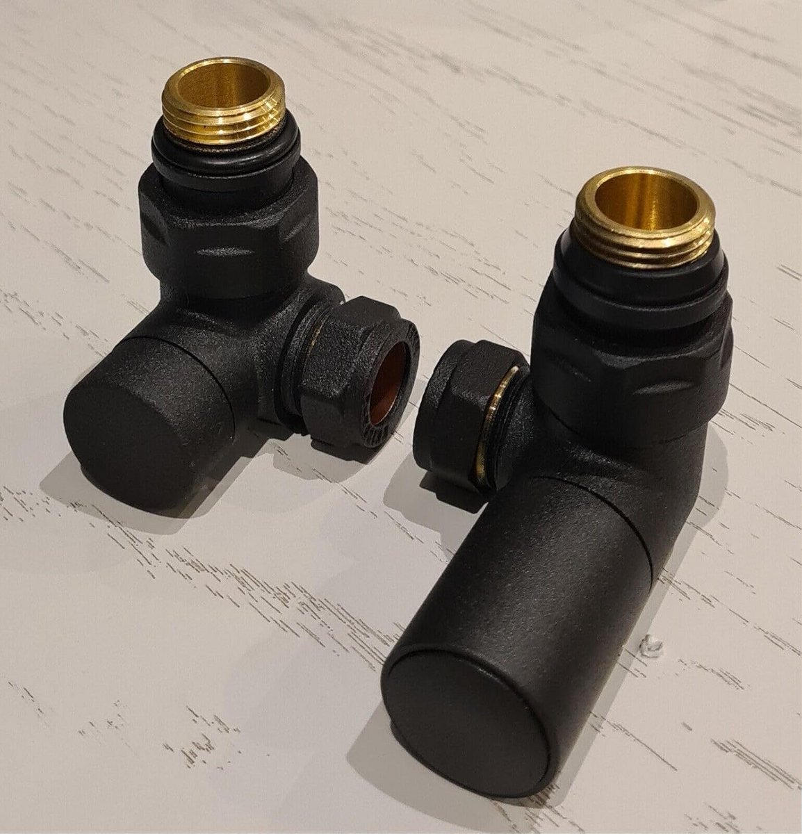 Matzwarte Hoekradiatorkranen Paar voor Handdoekradiator 15mm