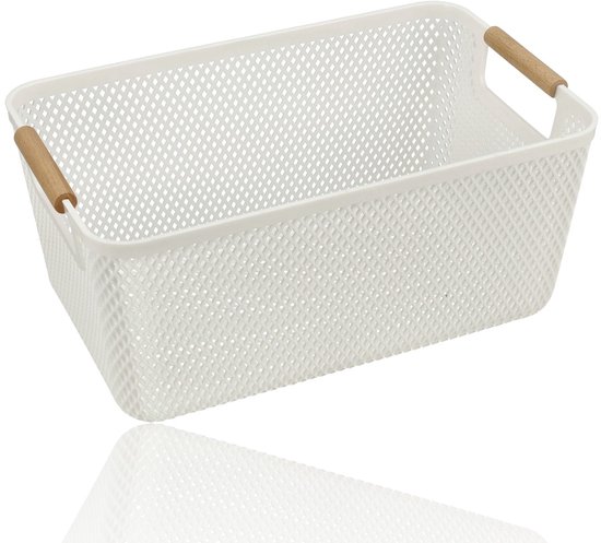 Witte kunststof mand met ruitpatroon en houten handvatten.