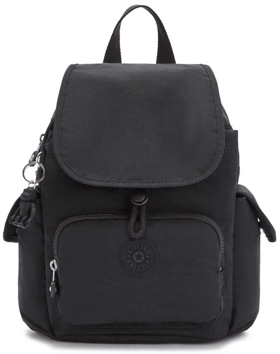 Zwarte Kipling City Pack Mini rugzak met flap, trekkoordsluiting, voorvak met rits en zijvakken.