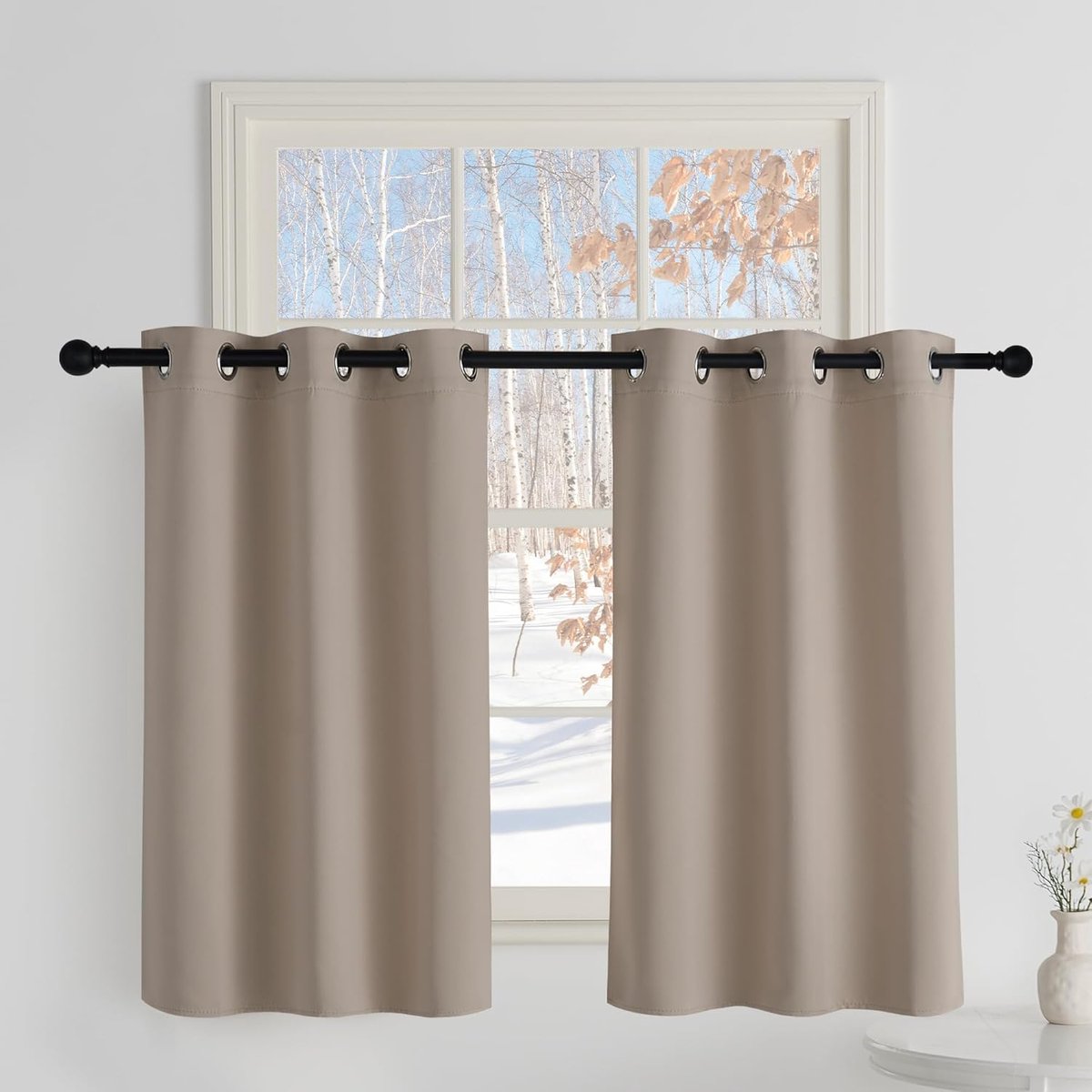 Famanu Gordijnen Kant en Klaar Kort - Verduisterende Gordijnen met Lussen - Warmte- en Koude-isolerende Thermische - Geschikt voor Woonkamer Slaapkamer - 90B x cm (2 Panelen) - Lichttoupe