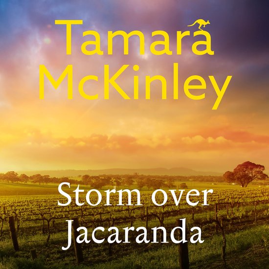 Boek "Storm over Jacaranda" met zonsondergang boven wijngaarden, tekst "Tamara McKinley".