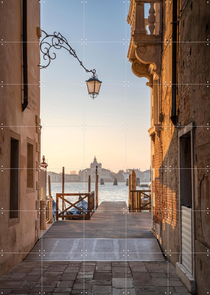IXXI Small alley in Venice, Italy, Jan Becke - 100 x 140 cm - Gratis ophangtool - Grote wanddecoratie en posters - Realisme, Fotografie, Woonkamer