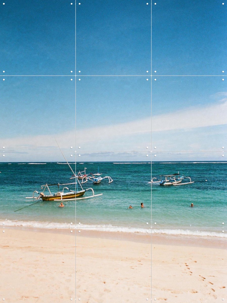 IXXI Nusa Dua, We Like Bali - 60 x 80 cm - Gratis ophangtool - Grote wanddecoratie en posters - Fotografie, Kleurrijk, Woonkamer, Slaapkamer, Boten &