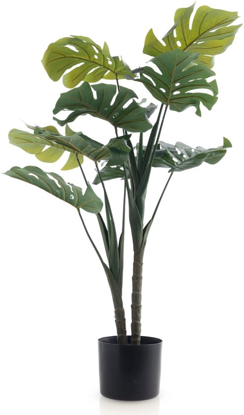 Kunst-monstera met grote, gespleten groene bladeren in een zwarte pot, op witte achtergrond.
