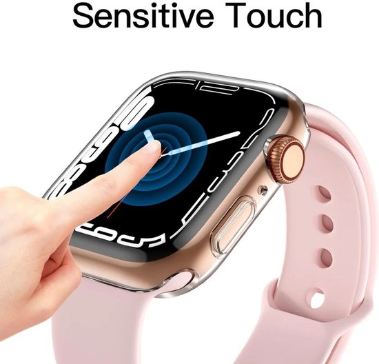 Vinger raakt scherm van een smartwatch aan, met transparante hoes en roze bandje. Tekst 'Sensitive Touch'.