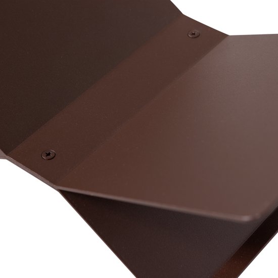Detail van een bruine metalen boekenstandaard met schroeven.