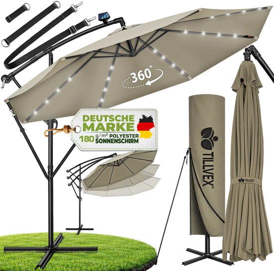 Een beige zweefparasol met LED-verlichting en 360 graden rotatie, toont de beschermhoes en een afbeelding van 180g/m² polyester. Gemaakt in Duitsland.