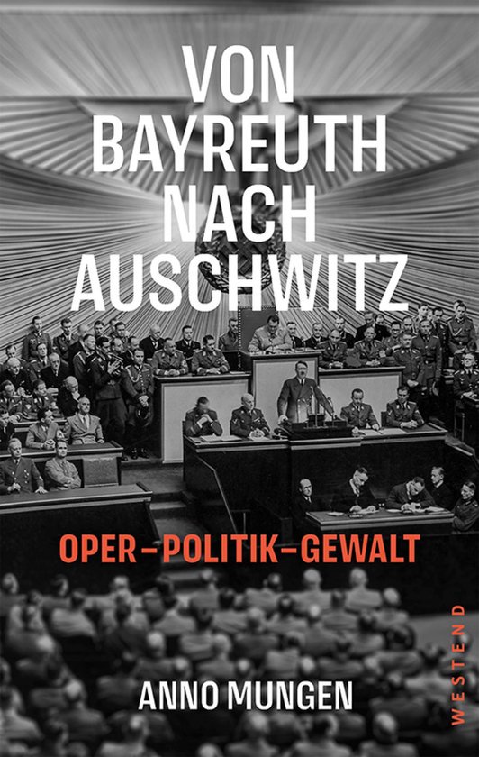 Boekomslag 'Von Bayreuth nach Auschwitz: Oper-Politik-Gewalt' door Anno Mungen, met een afbeelding van een publiek en sprekers in een grote zaal.