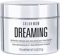 Zilverkleurige pot met 'COLOR WOW DREAMING' op het etiket.