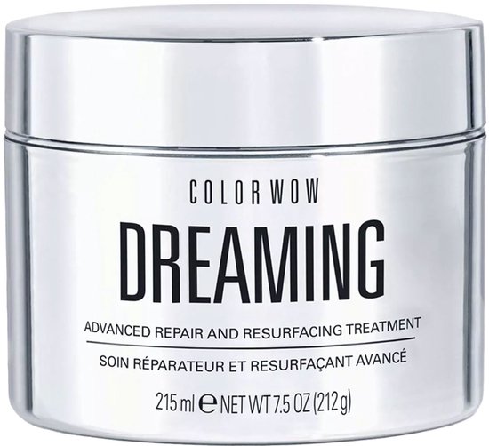 Zilverkleurige pot met 'COLOR WOW DREAMING' op het etiket.