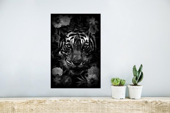 Affiche Tigre parmi les fleurs - noir et blanc - 20x30 cm