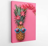 Canvas schilderij - Fashion. Pineapple hipster in sunglasses. Minimal concept, summer tropical pineapple. Creative art fashionable concept. Summertime beach party mood, stylish pin