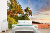 Behang - Fotobehang Palmbomen op het strand van Maui bij zonsondergang - Breedte 600 cm x hoogte 400 cm