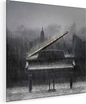 Artaza Glasschilderij - Piano in de Regen voor een Stad - 90x90 - Groot - Plexiglas Schilderij - Foto op Glas