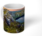 Mok - Uitzicht vanaf een berg in Tasmanië - 350 ML - Beker