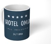 Mok - Koffiemok - Hotel oma - Oma - Lieve oma - Moederdag - Mokken - 350 ML - Beker - Koffiemokken - Theemok