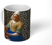 Mok - Koffiemok - Melkmeisje - Kunst - Panterprint - Vermeer - Schilderij - Oude meesters - Mokken - 350 ML - Beker - Koffiemokken - Theemok