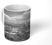 Mok - Almaty in Kazachstan van bovenaf - zwart wit - 350 ML - Beker