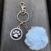 GoedeDoelen.Shop | Sleutelhanger Pompom Paw | Sleutelhanger Hond | Tashanger Hond | Hondenhanger | Pompomhanger | Dierenwelzijn | Cadeau |