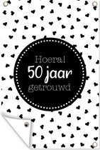 Muurdecoratie Hoera! 50 jaar getrouwd - Spreuken - Quotes - Jubileum - 120x180 cm - Tuinposter - Tuindoek