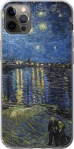 Geschikt voor iPhone 13 Pro Max hoesje - Sterrennacht boven de Orsay Parijs - Vincent Van Gogh - Siliconen Telefoonhoesje