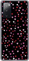 Geschikt voor Samsung Galaxy S20 FE hoesje - Een illustratie met hartjes op een zwarte achtergrond - Siliconen Telefoonhoesje