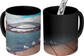 Magische Mok - Foto op Warmte Mok - Meeuwen voor de Sydney Harbour Bridge in Australië - 350 ML