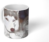 Mok - Grote hond met een pup op de bank - 350 ML - Beker