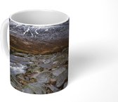 Mok - Winters berglandschap en rotsen in de rivier in Glen Coe - 350 ML - Beker