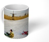 Mok - Kinderen op het ijs bij windmolens - 350 ML - Beker