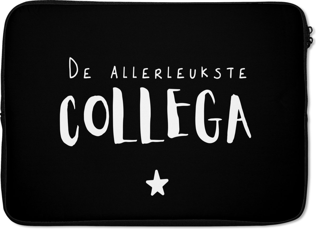 Laptophoes 14 inch - Quotes - De allerleukste collega - Spreuken - Collega - Laptop sleeve - Binnenmaat 33x23 cm - Zwarte achterkant