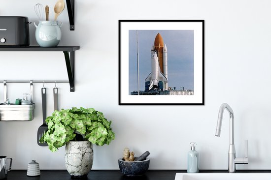 Cadre photo avec affiche - Une navette spatiale sur la rampe de lancement avec le drapeau américain - 40x40 cm - Cadre pour affiche