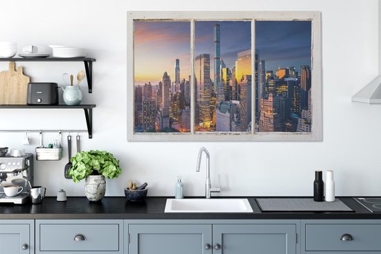 Toile avec vue sur la skyline de New York au coucher du soleil, au-dessus d'un plan de travail de cuisine avec un évier.