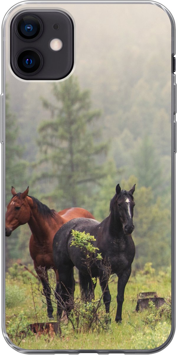 Telefoonhoesje Geschikt voor iPhone 12 mini hoesje - Paarden - Bos - Mist - Siliconen Telefoonhoesje Telefoonhoesje