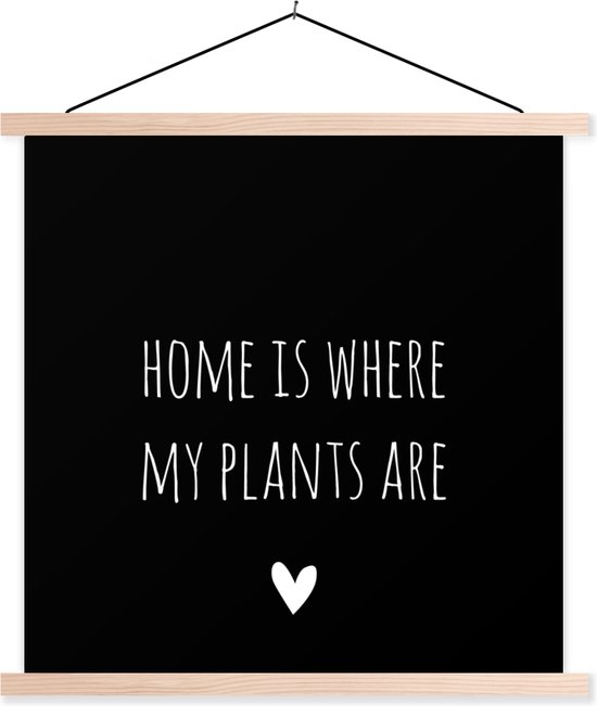 Posterhanger incl. Poster - Schoolplaat - Engelse quote "Home is where my plants are" met een hartje tegen een zwarte achtergrond - 60x60 cm - Blanke latten