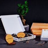 Skyline Onderzetters Maastricht - Eiken en noten hout - 4 stuk(s) + houder -  Ø 9 cm Rond  - Cadeau - Woon decoratie - Woonkamer