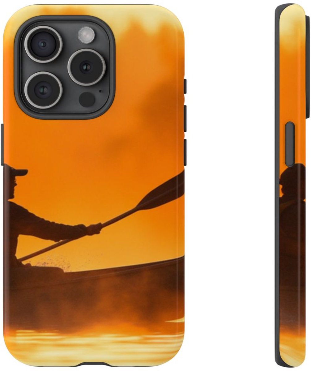 Silhouet van Kanoër bij Zonsondergang – Telefoonhoesje Geschikt voor iPhone 15 Pro