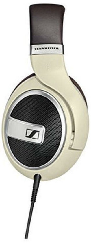 Sennheiser HD 599 koptelefoon in beige met bruine accenten en Sennheiser logo op de oorschelpen.