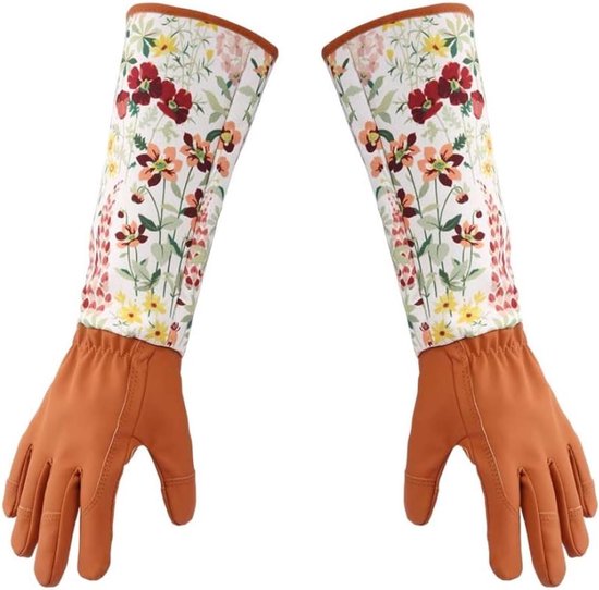 Een paar lange tuinhandschoenen met oranje leren handdelen en witte mouwen met bloemenprint.