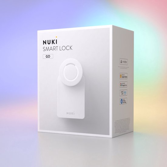 Witte Nuki Smart Lock Go verpakking met logo's van 'Matter', 'Apple Home', 'Google Home' en 'Amazon Alexa'.