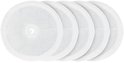 Vijf witte, ronde waterfilters met een centraal gat, op witte achtergrond.