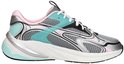 Zij-aanzicht van een Skechers S2K sneaker in zilver, roze en mintgroen met witte veters.