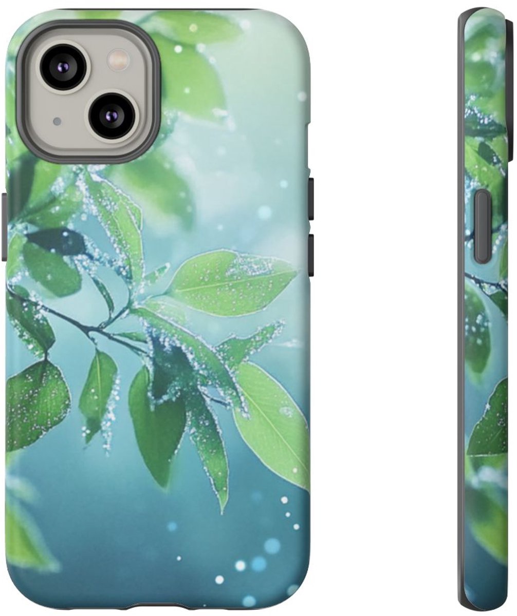 Dauwfrisse Groene Bladeren met Lichte Bokeh – Telefoonhoesje Geschikt voor iPhone 14