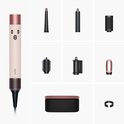 Dyson Airwrap multistyler in Ceramic Pink/Rose Gold met alle accessoires en opbergdoos, gerangschikt.