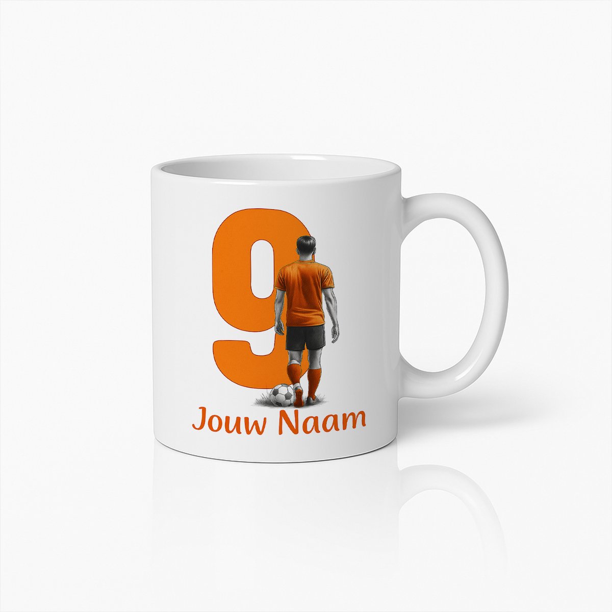 Gegraveerde Mok Voetballer Nummer 9 – Gepersonaliseerde Naam Voetbalcadeau