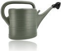 Donkergroene gieter met markeringen voor 5L en 10L, een brede handgreep en een zwarte sproeikop.
