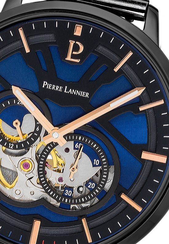Close-up van een zwart Pierre Lannier horloge met blauwe en goudkleurige skeleton wijzerplaat.
