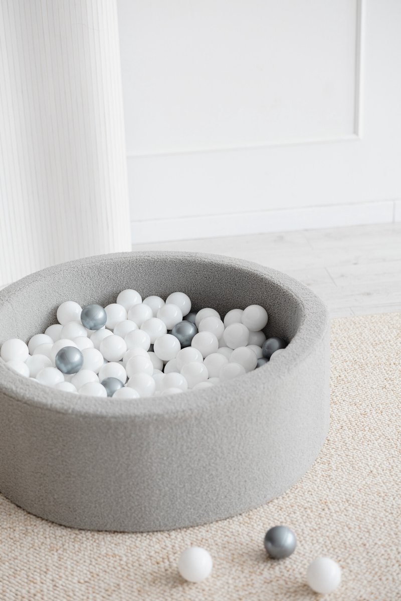 Ballenbad - Bouclé - 90x30cm - Grijs met 200 ballen: 1.wit en 5.zilver